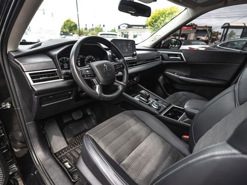 Used 2024 Mitsubishi Outlander SE AWD/4WD image 19