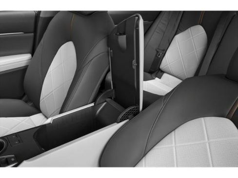 Used 2018 Toyota Camry XLE FWD image 14