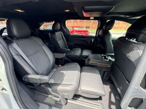 Used 2025 Toyota Sienna Platinum AWD/4WD image 26