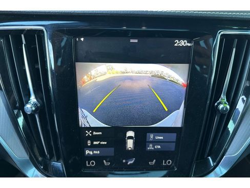 Used 2020 Volvo V60 T6 R-Design image 22