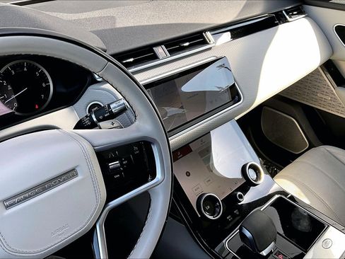 Used 2022 Land Rover Range Rover Velar R-Dynamic S image 32