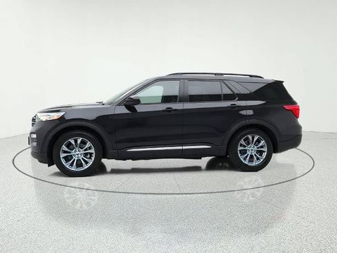 Certified 2022 Ford Explorer XLT w/ Equipment Group 202A RWD image 4