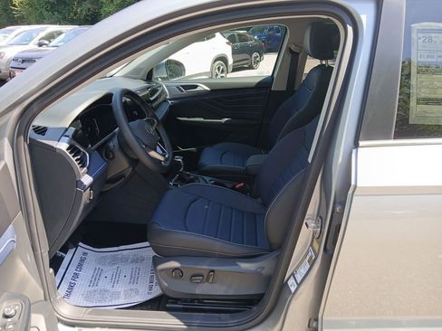 New 2025 Volkswagen Taos SEL image 9