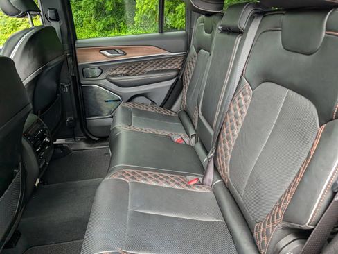 Used 2022 Jeep Grand Cherokee Summit AWD/4WD image 21