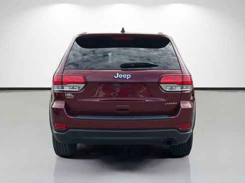 Used 2020 Jeep Grand Cherokee Laredo image 3