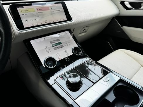 Used 2019 Land Rover Range Rover Velar S AWD/4WD image 23