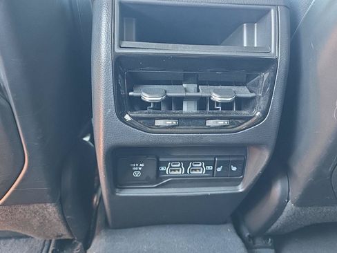 Used 2023 Jeep Grand Cherokee Limited w/ Luxury Tech Group II AWD/4WD image 17