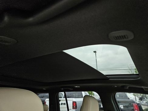 New 2026 Jeep Grand Cherokee Limited RWD image 8