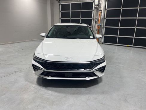 New 2025 Hyundai Elantra Limited image 2