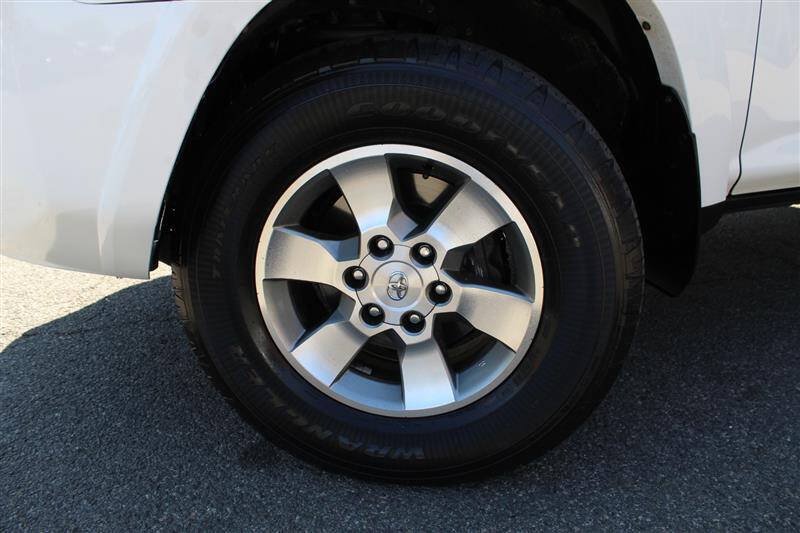 Used 2016 Toyota 4Runner SR5 AWD/4WD image 9