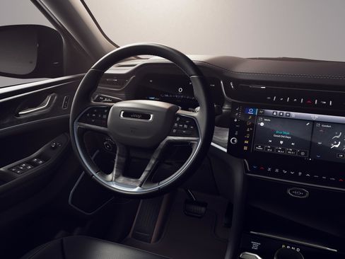 New 2026 Jeep Grand Cherokee L Limited AWD/4WD image 9