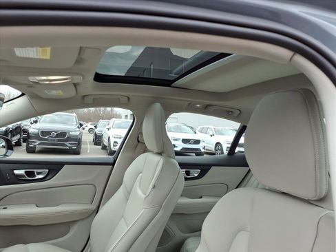 Used 2023 Volvo S60 B5 Plus w/ Climate Package image 11