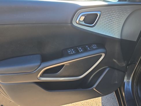 Certified 2022 Kia Soul LX image 19