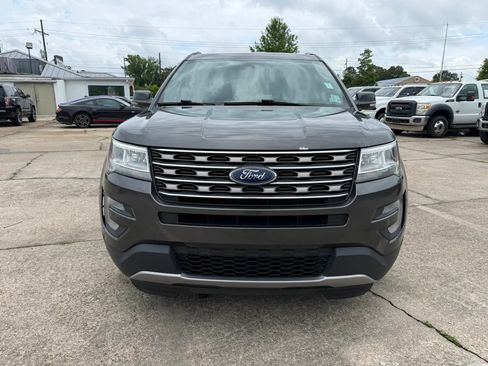 Used 2017 Ford Explorer XLT w/ Equipment Group 201A FWD image 8