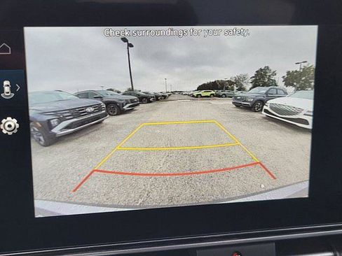 New 2025 Hyundai Elantra SEL image 23