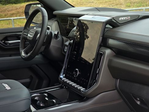 New 2026 GMC Yukon AT4 w/ AT4 Premium Package AWD/4WD image 11