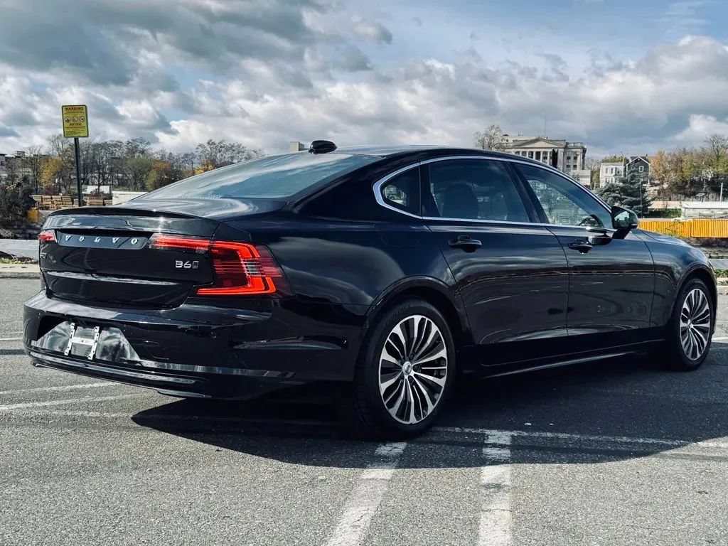 Used 2023 Volvo S90 B6 Plus AWD/4WD image 4
