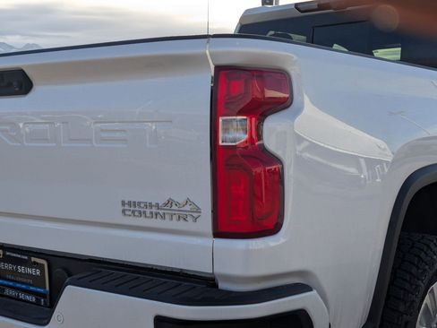 Used 2021 Chevrolet Silverado 2500 High Country w/ Z71 Off-Road Package image 13