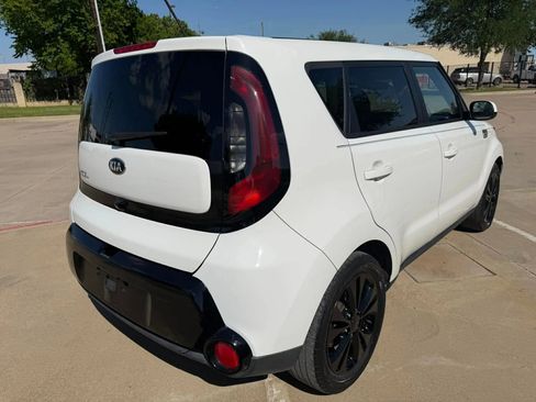Used 2016 Kia Soul + FWD image 6