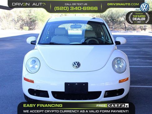 Used 2010 Volkswagen Beetle image 2
