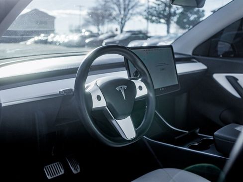 Used 2020 Tesla Model Y Long Range image 11