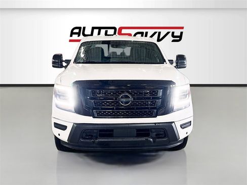 Used 2023 Nissan Titan SV w/ SV Convenience Package image 2