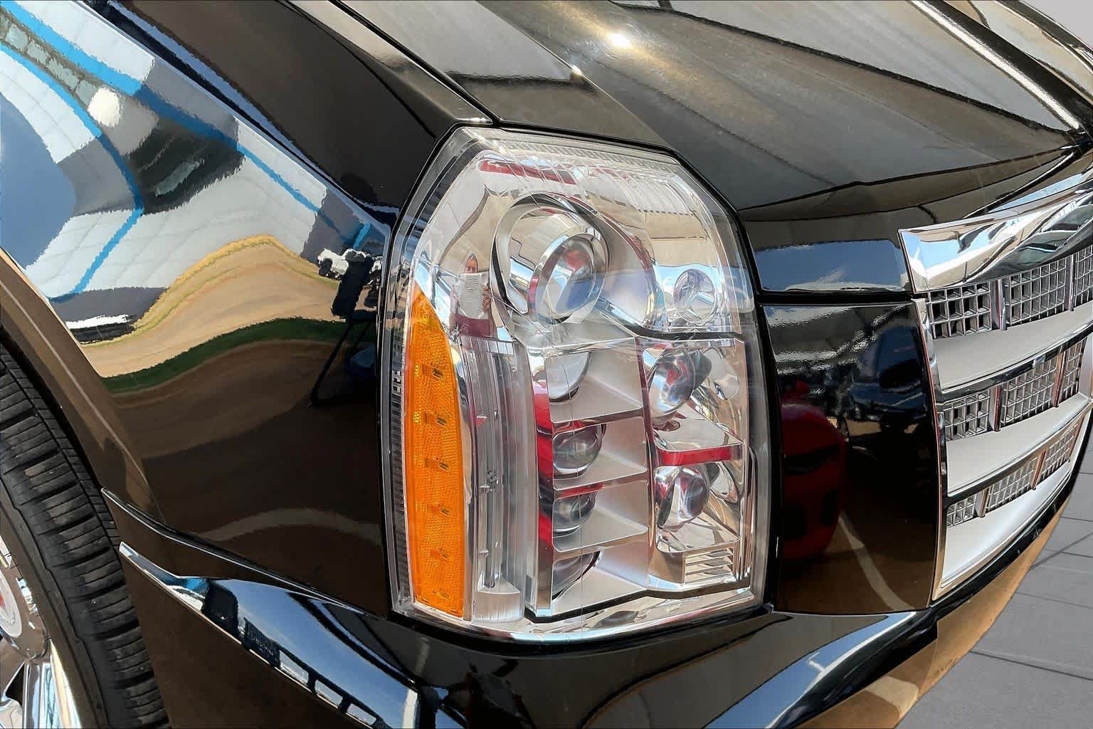 Used 2013 Cadillac Escalade Platinum AWD/4WD image 28