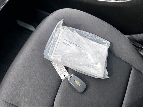 Used 2021 Chevrolet Malibu LT image 20