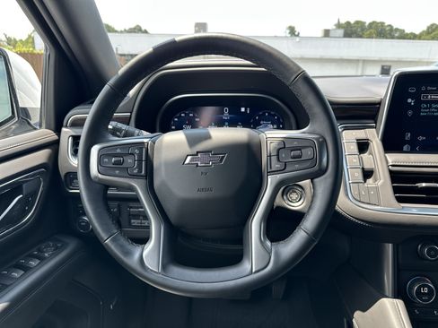 Used 2023 Chevrolet Tahoe Z71 w/ Luxury Package AWD/4WD image 18