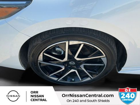 Certified 2025 Nissan Sentra SR FWD image 9