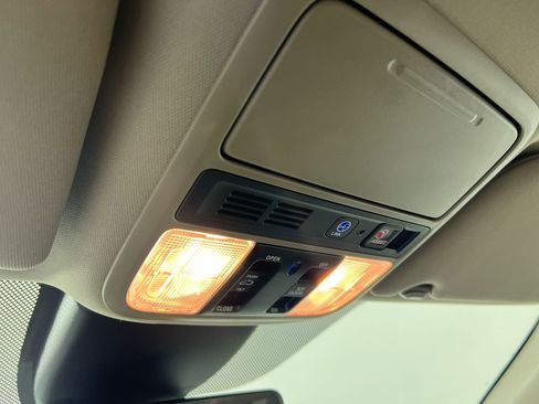 Used 2024 Honda Odyssey Elite image 19