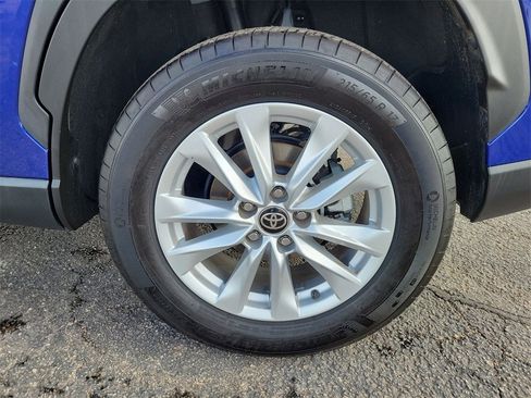 Used 2025 Toyota Corolla Cross LE image 10