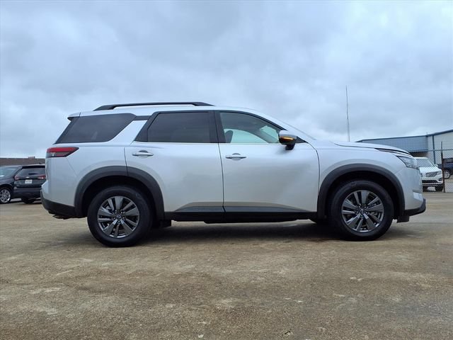 Used 2024 Nissan Pathfinder SV AWD/4WD image 4