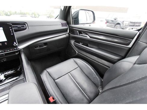Used 2023 Jeep Wagoneer 2WD image 12