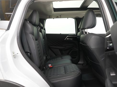 Used 2023 Mitsubishi Outlander SEL image 12