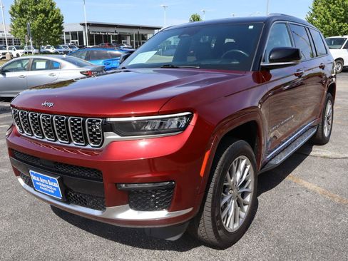 Used 2022 Jeep Grand Cherokee L Summit w/ Advanced Protech Group IV AWD/4WD image 3