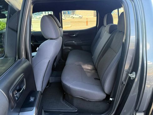 Used 2019 Toyota Tacoma TRD Sport AWD/4WD image 16