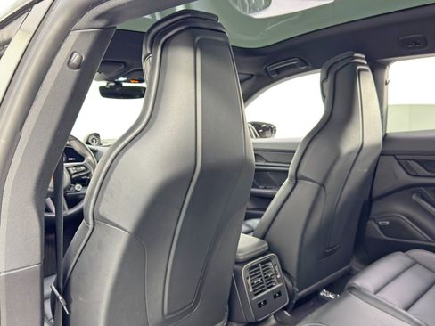 Used 2023 Porsche Taycan 4S w/ Technology Package image 37