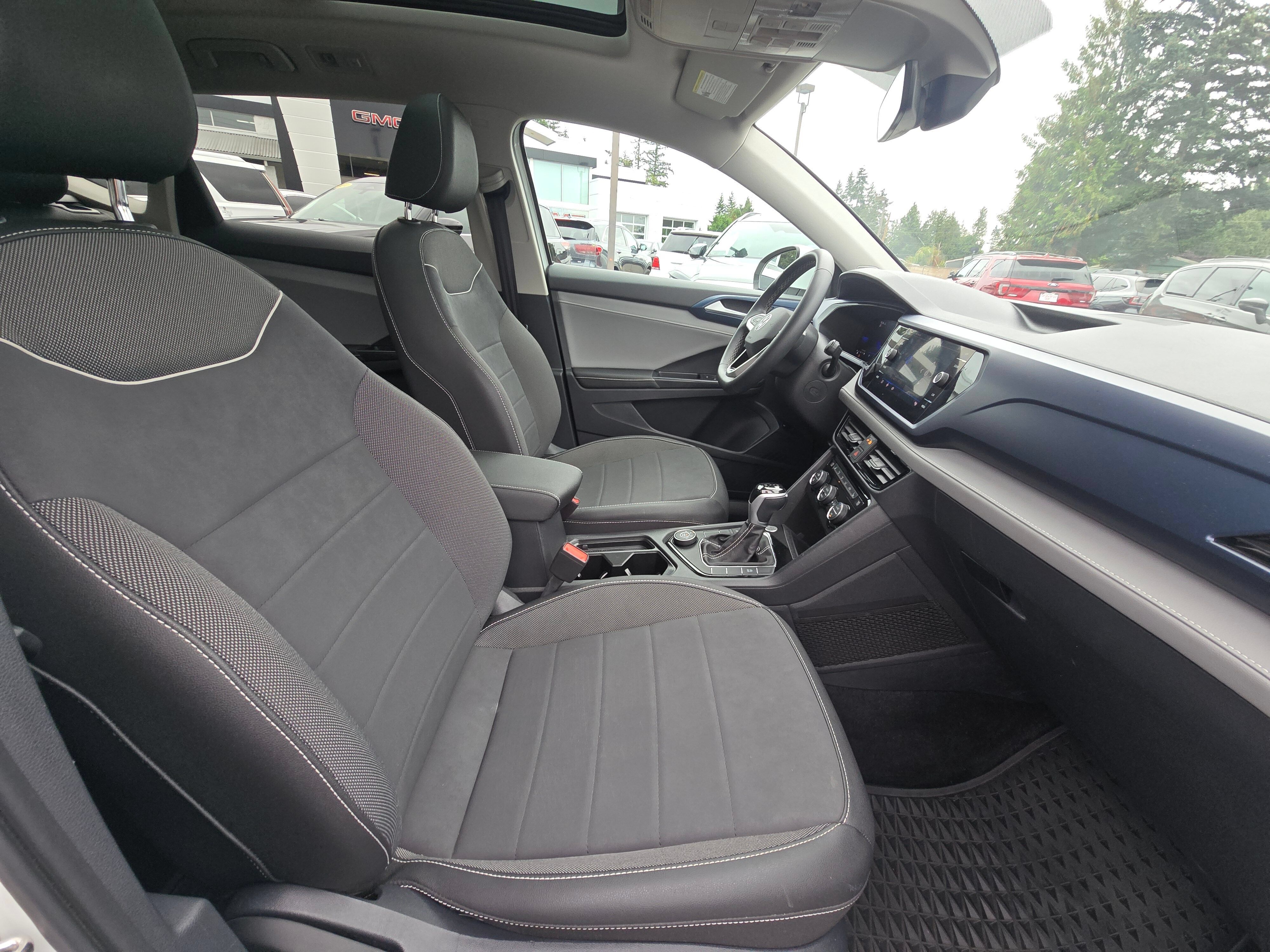 Used 2024 Volkswagen Taos SE w/ Panoramic Sunroof Package AWD/4WD image 11