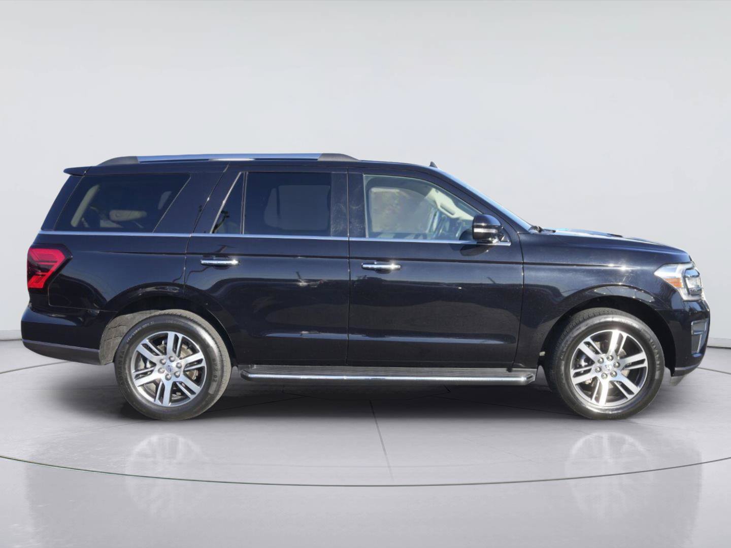 Used 2023 Ford Expedition Limited AWD/4WD image 5