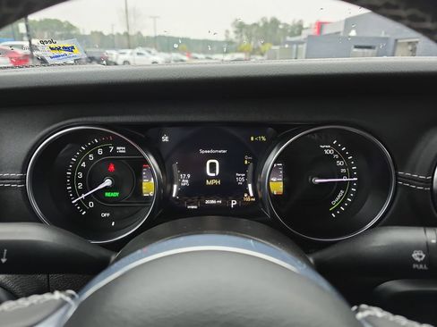 Used 2023 Jeep Wrangler Unlimited Sahara image 24