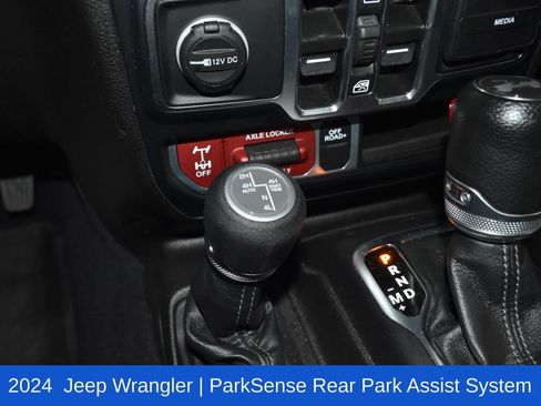 Used 2024 Jeep Wrangler Unlimited AWD/4WD image 22