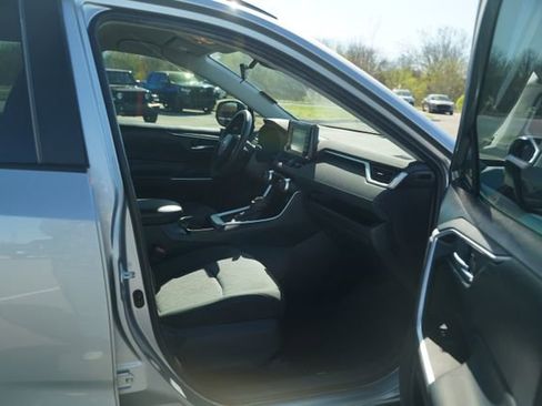 Used 2020 Toyota RAV4 XLE image 19