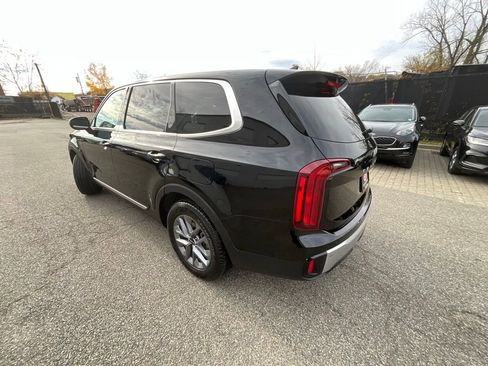 Used 2023 Kia Telluride LX image 2