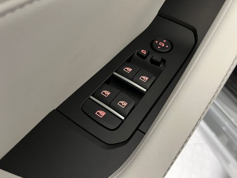 New 2026 BMW X6 xDrive40i w/ Climate Comfort Package image 25