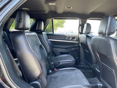 Used 2018 Ford Explorer XLT w/ Equipment Group 202A FWD image 27