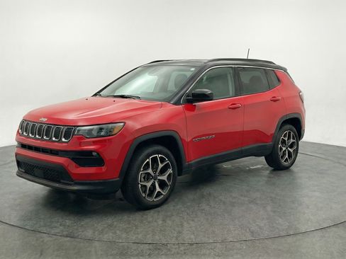 Used 2025 Jeep Compass Limited AWD/4WD image 3