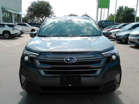 Used 2025 Subaru Forester Premium AWD/4WD image 3