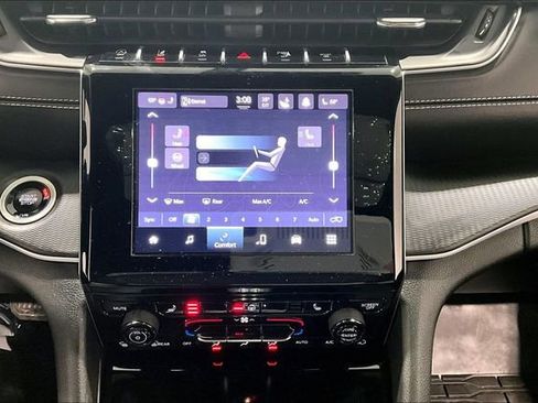 Used 2024 Jeep Grand Cherokee Altitude image 15