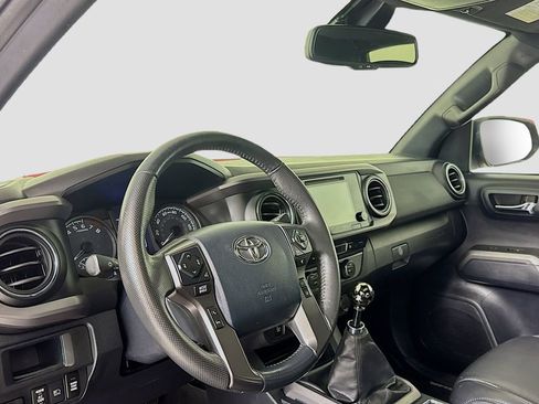 Used 2019 Toyota Tacoma TRD Off-Road w/ TRD Premium Off Road Package image 7